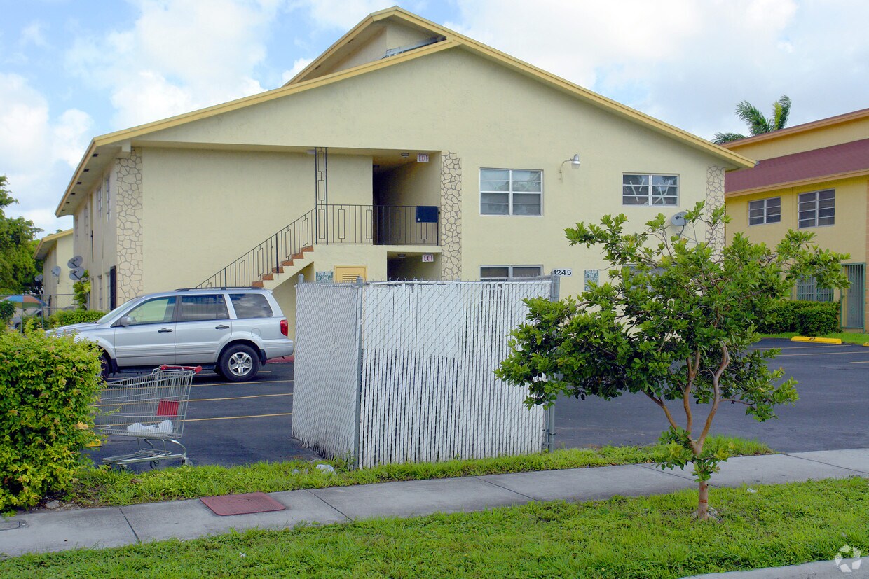 Building Photo - 1245 W 38th St