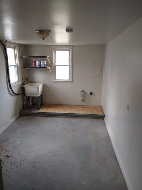 Building Photo - 4940 Edgewood St