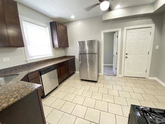 Building Photo - 2838 N Drake Ave