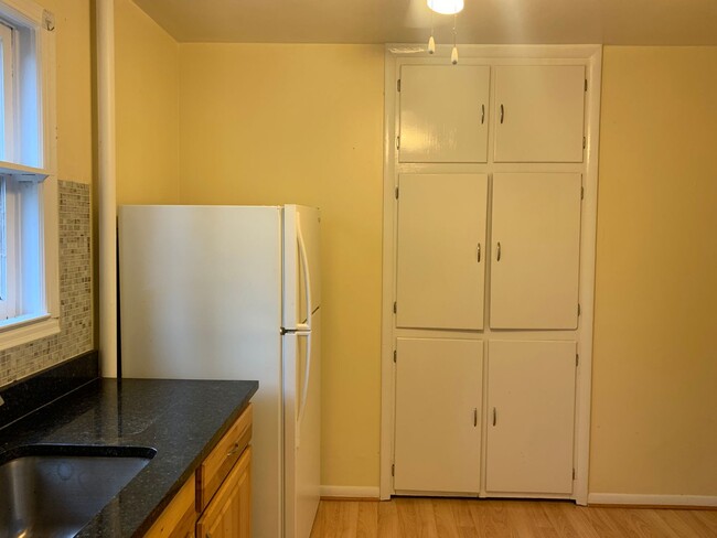 Building Photo - Royal Oak Duplex - La Plaza