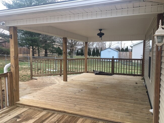 Building Photo - **NEW PRICE**   **New Paint**   **New Carpet**  Ready for YOU!!