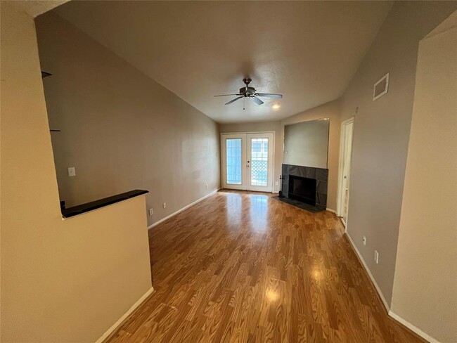 Building Photo - 2323 Fairwind Dr