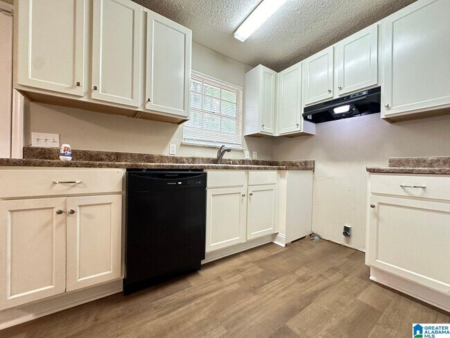 Building Photo - 1608 Azalea Dr