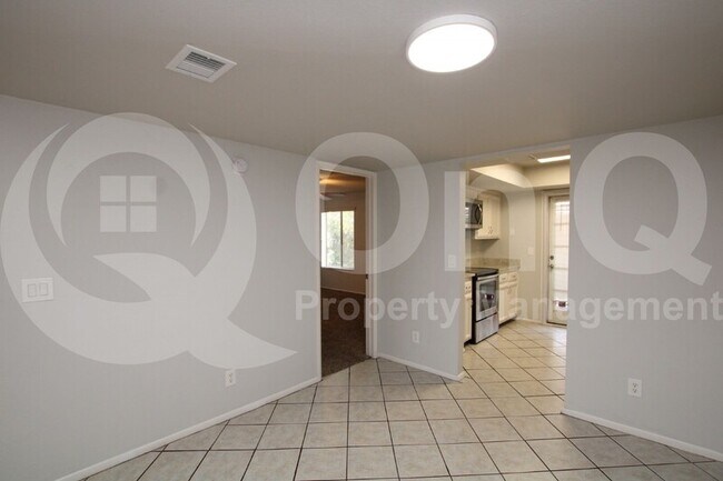 Building Photo - 1927 E Hampton Ave