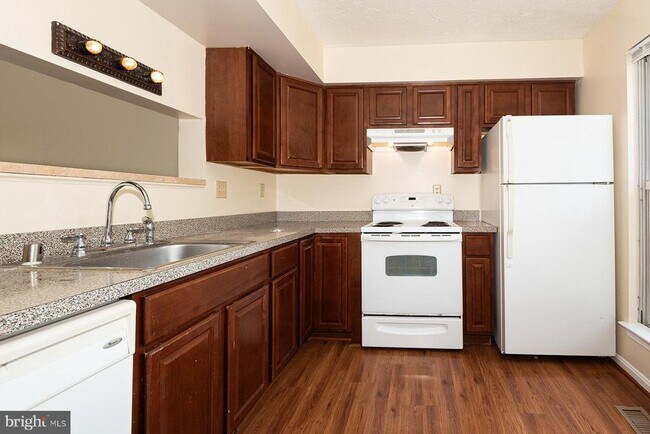 Foto del edificio - 2406 Rosecroft Ct