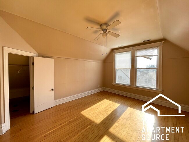 Foto del edificio - 3434 W Drummond Pl