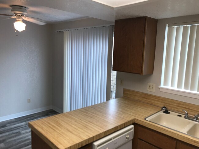 Foto del edificio - 1224 S Juniper St