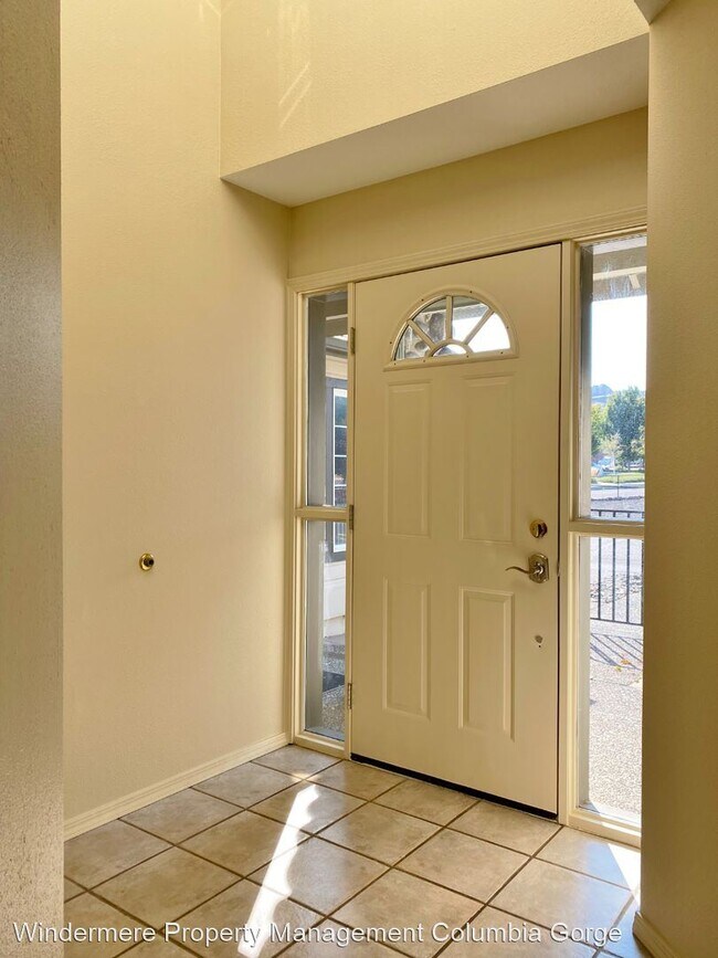 Foto del edificio - 3 br, 2 bath House - 275 Lone Pine Lane