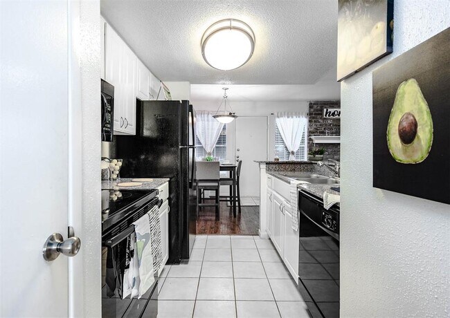 Foto del edificio - 8003 Woodway Dr