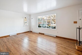 Building Photo - 15 Carolina Ave