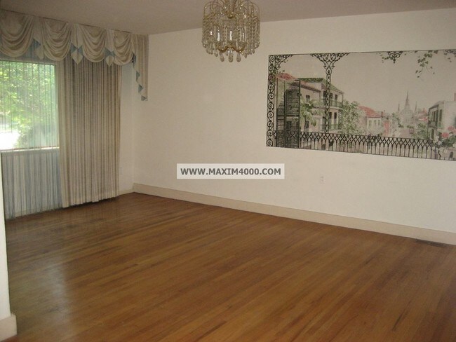 Building Photo - 742 Grand Ave 2 - 2 BR Downtown GJ