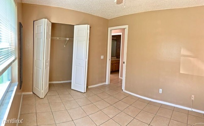 Building Photo - 12040 Henley Ave