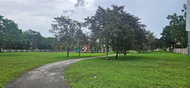 Foto del edificio - 3775 NW 116th Ter