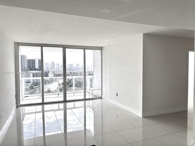 Foto del edificio - 1861 NW S River Dr