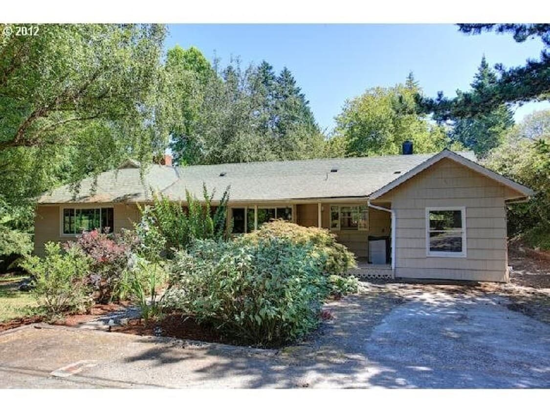 Primary Photo - Lovely SW Portland home in RARE Location w...