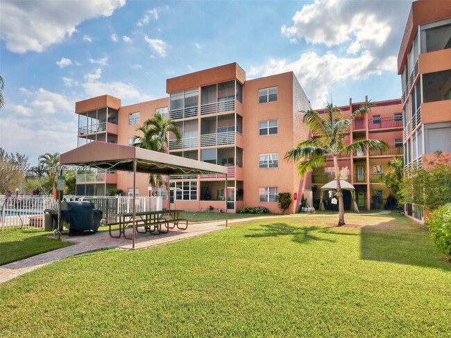 Building Photo - 3048 Sunrise Lakes Dr E