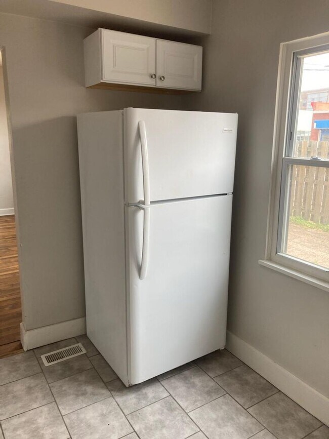 Foto del edificio - 2711 Sackett Ave