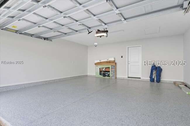 Foto del edificio - 215 Tropics Ave