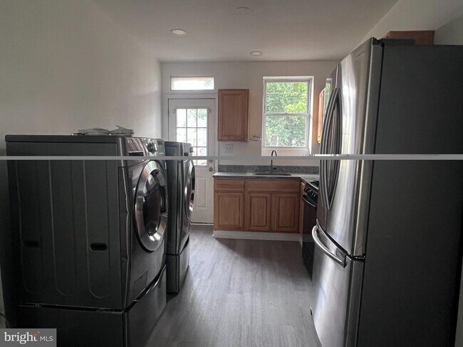 Building Photo - 430 Whitridge Ave