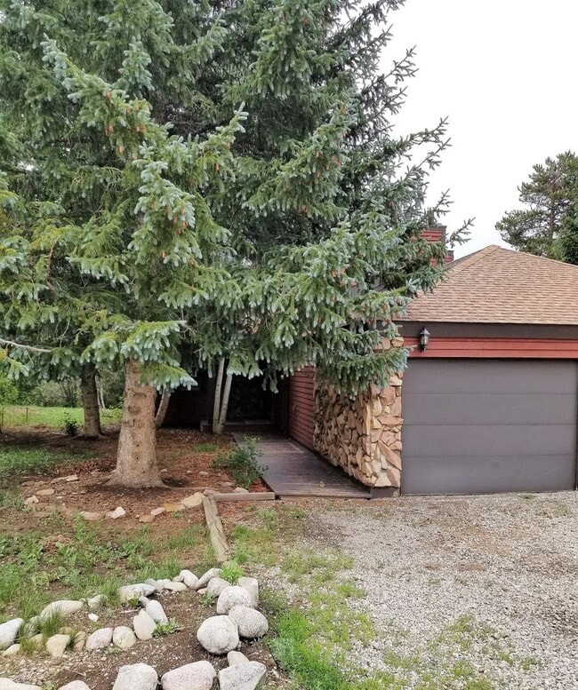 Building Photo - 300 Miners Creek Rd