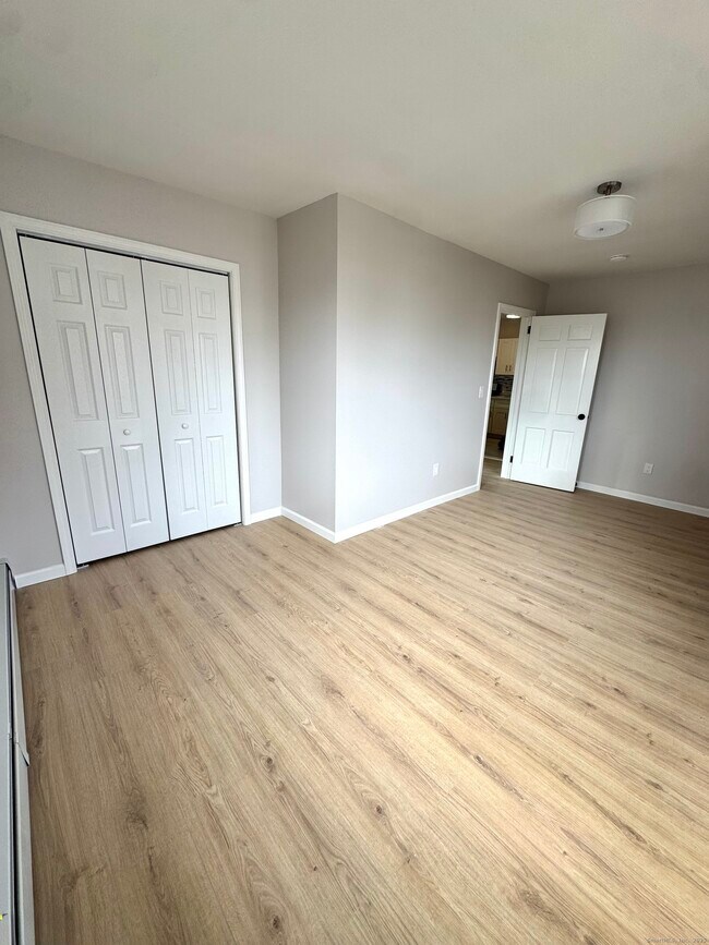 Foto del edificio - 24 Woodbury Ave