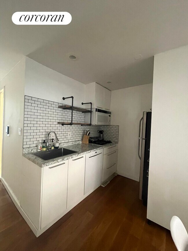 Foto del edificio - 349 W 53rd St