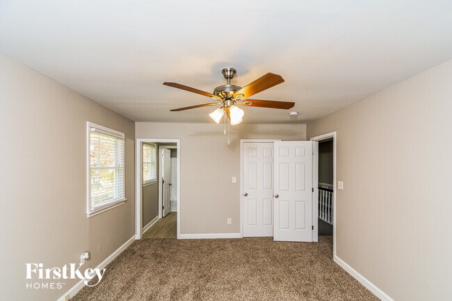 Building Photo - 701 Whitby Ct