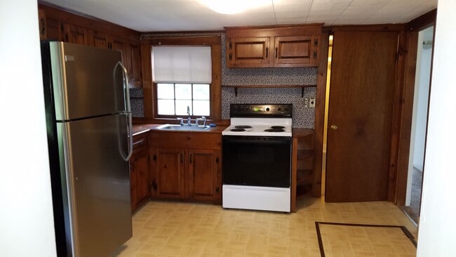 Building Photo - 2 Bed, 1 Bath Ranch on Beautiful Property