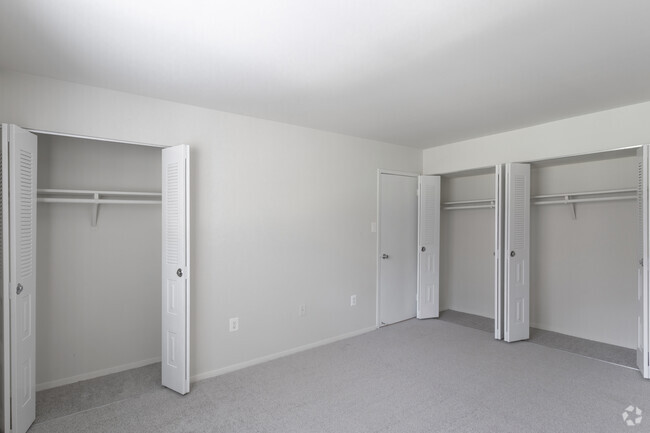 2 BR, 1 BA - 940 SF - Village Square West Apartments