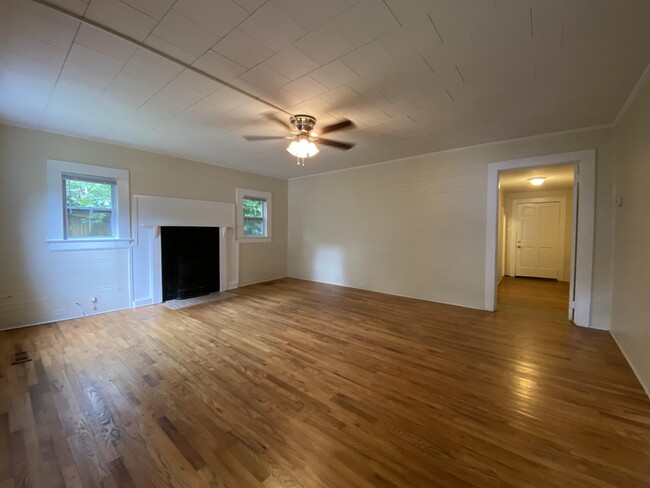 Building Photo - 1807 House Ave