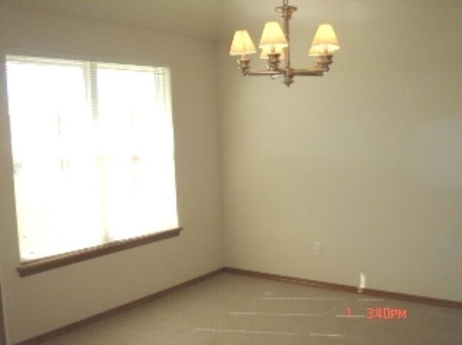 Foto del edificio - 3 bds/2 ba - Moore Schools