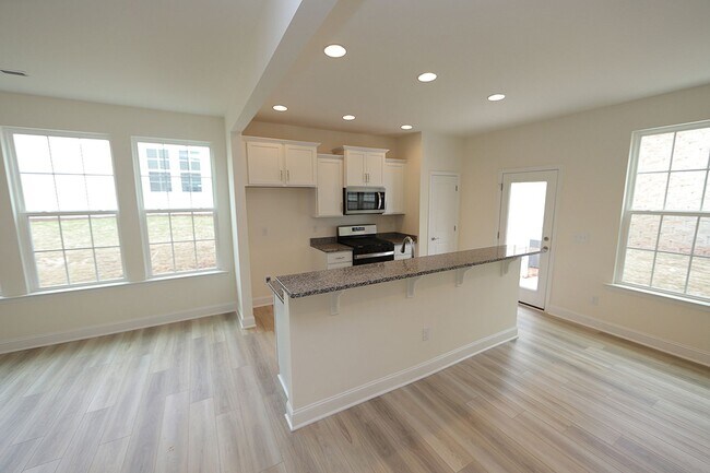 Foto del edificio - Immaculate End Unit Townhome in Research Triangle Park