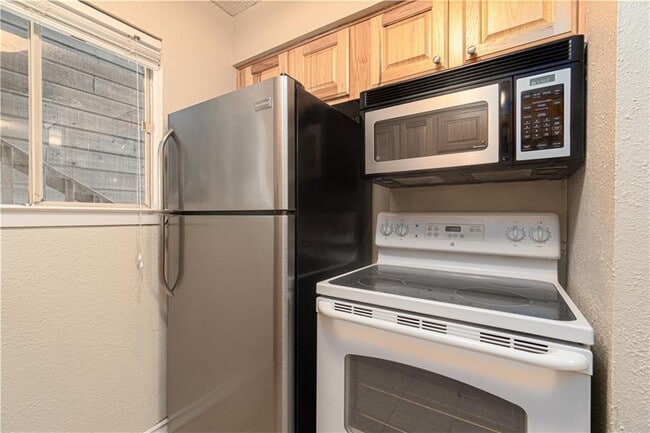 Building Photo - 6903 Deatonhill Dr
