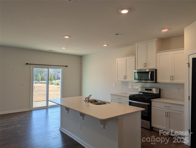 Building Photo - 10731 Claystone Dr