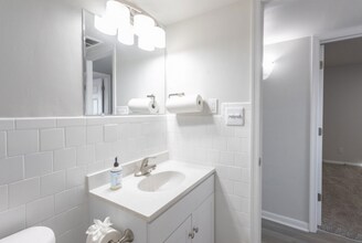 Interior Photo - Autumn Lakes
