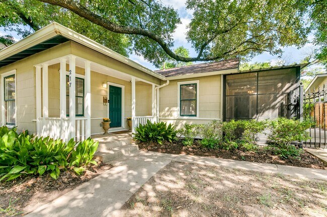 Foto del edificio - Charming Home in Alamo Heights ISD with Bo...