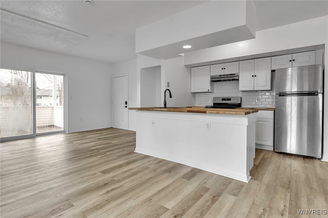 Foto del edificio - 1608 Sweet Home Rd