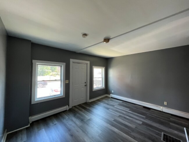 Building Photo - 697 Hallett St