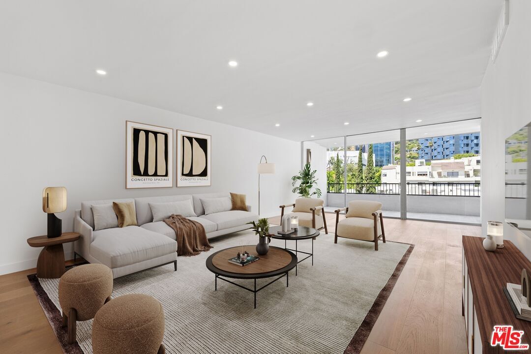Foto principal - 1100 Alta Loma Rd