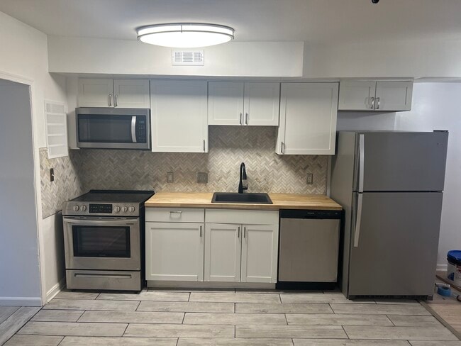 Foto del edificio - 1704 Capitol Ave NE