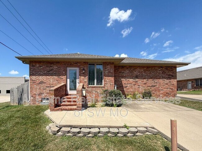 Foto del edificio - 5575 N 17th St