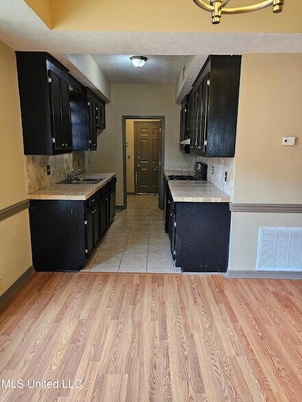 Foto del edificio - 472 Brendalwood Dr