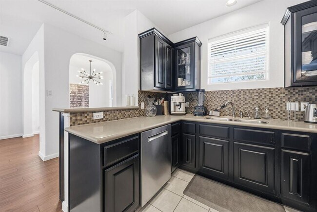 Foto del edificio - 1817 Carlson Dr