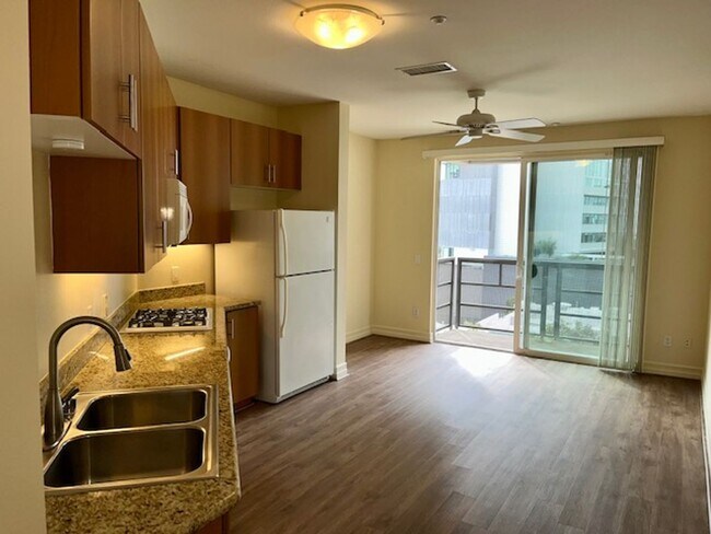 Foto del edificio - View to Coronado -  Park Blvd. East - Incl...