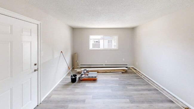 Foto del edificio - 2925 Straus Ln