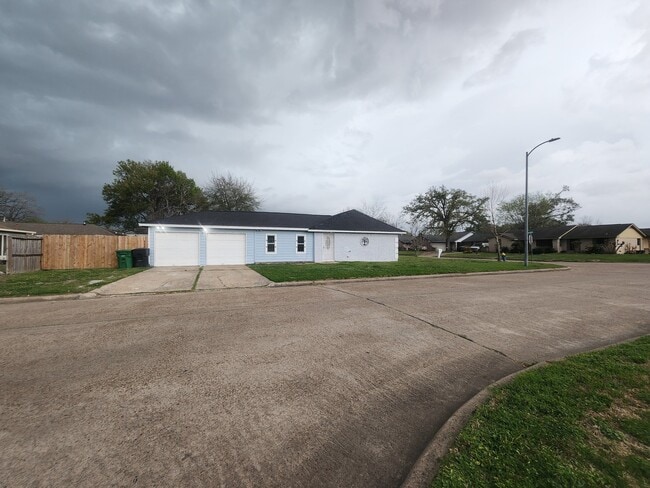 Foto del edificio - 5503 Bertellis Ln