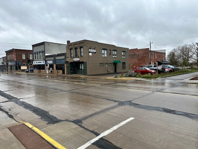 Building Photo - 516 Broadway St S