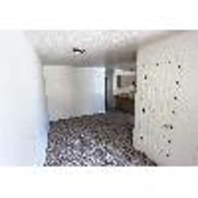 Building Photo - 8100 E Lakeshore Dr