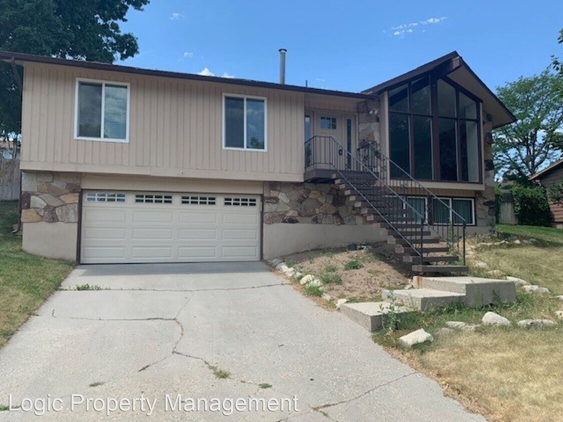 Primary Photo - 3 br, 2 bath House - 1782 E. Mombo