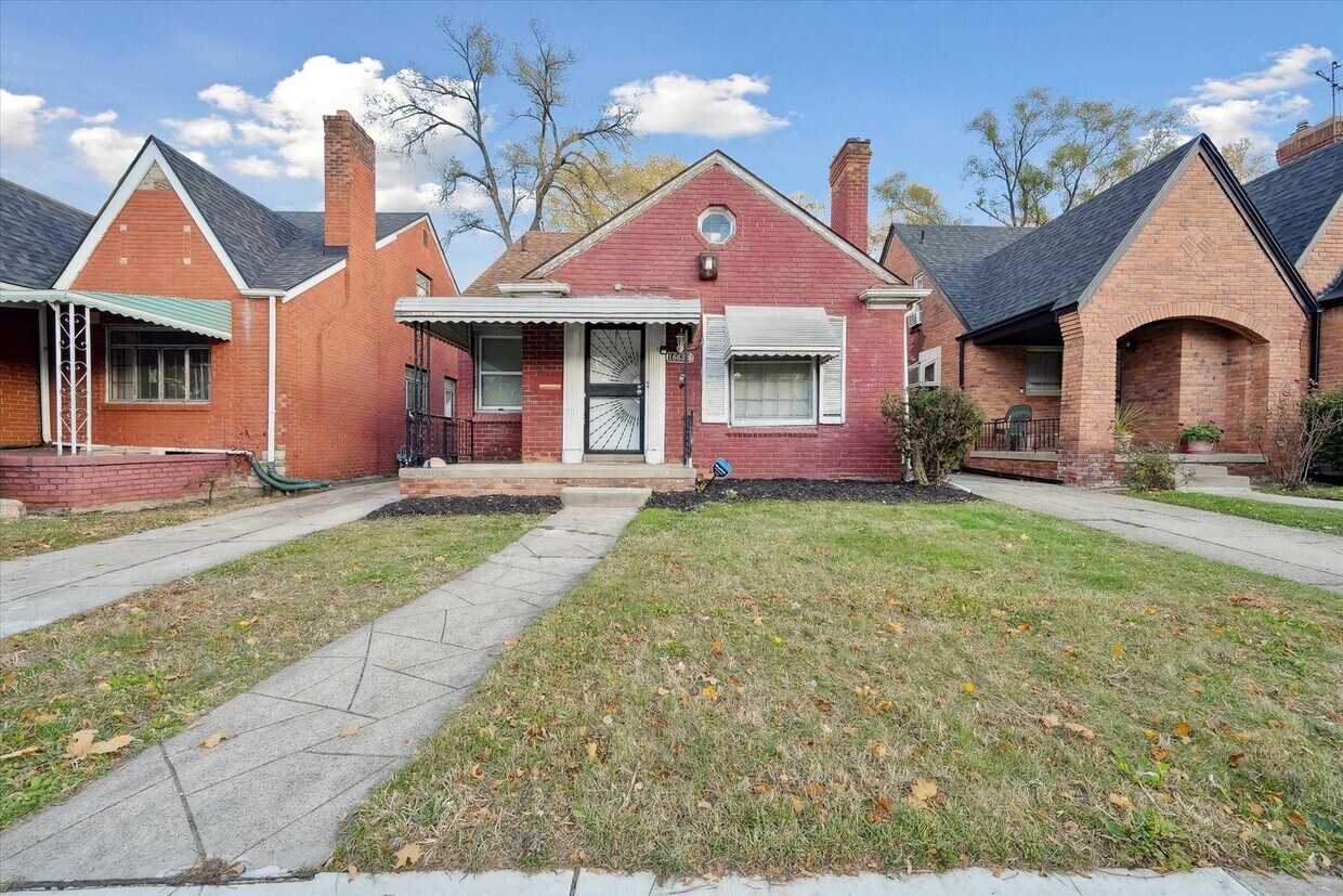 Primary Photo - 3 bedroom bungalow - $1250